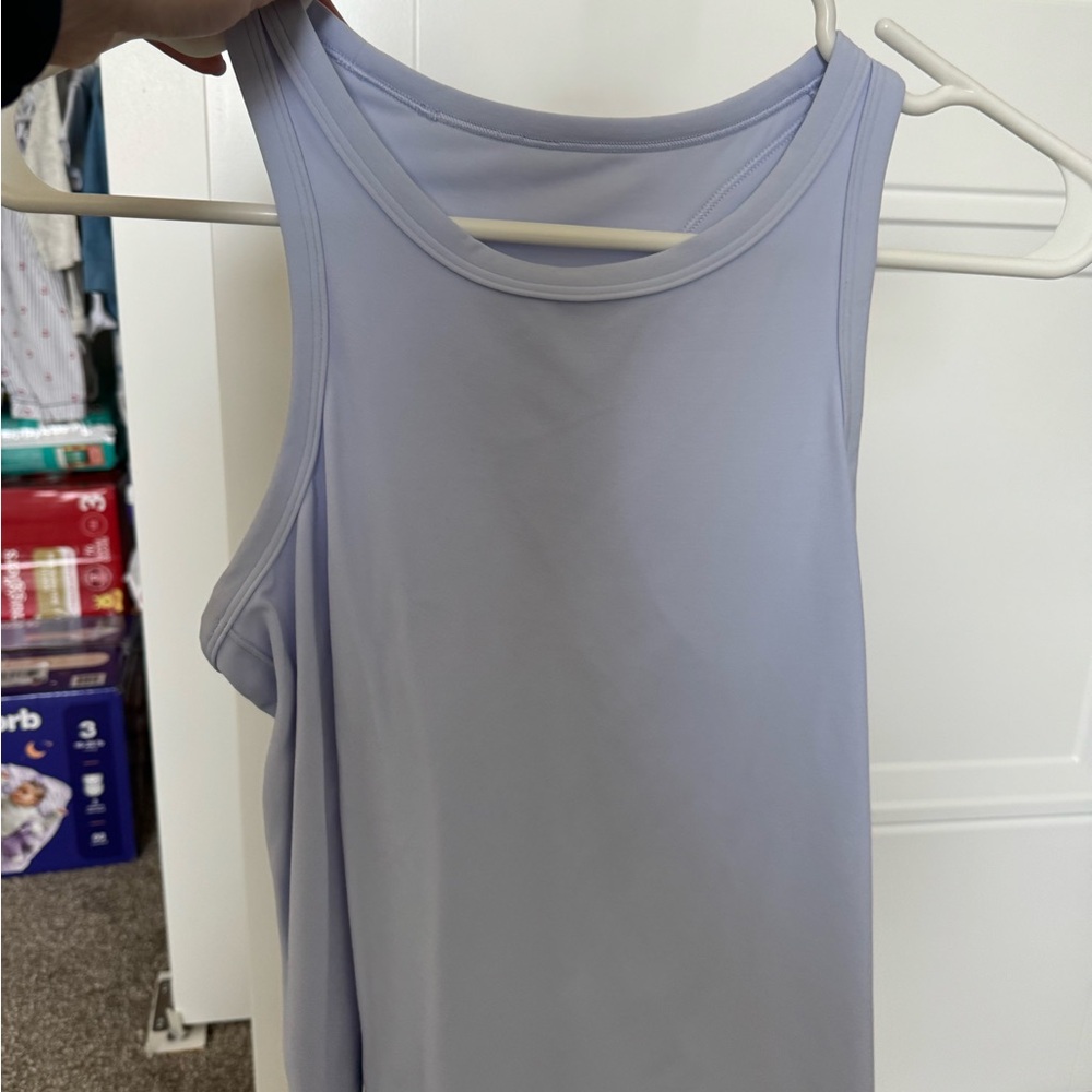 Purple size 6 lululemon tank. Sizs 6 never worn